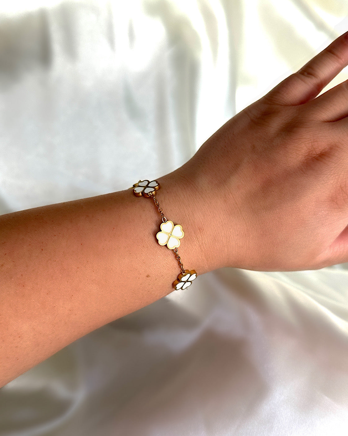 White Classic Clover Armband