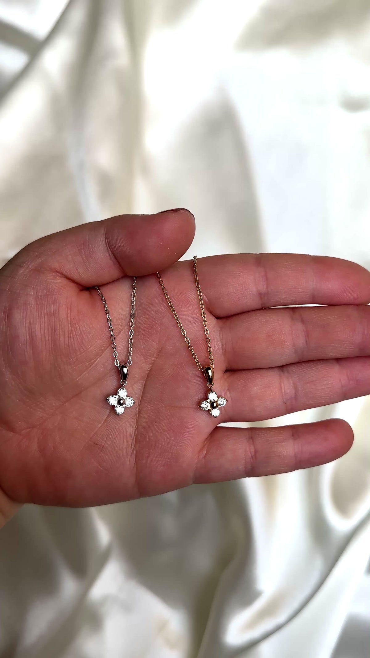 Glowing Flower Kette